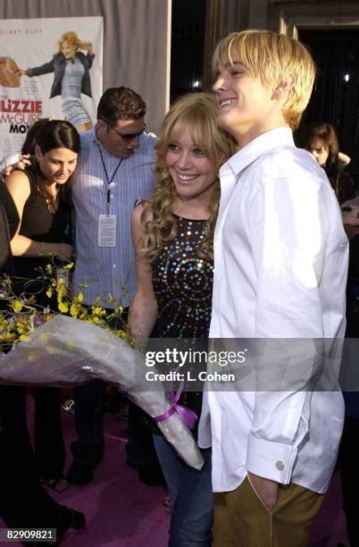 Aaron Carter Disses Hilary Duff On Twitter