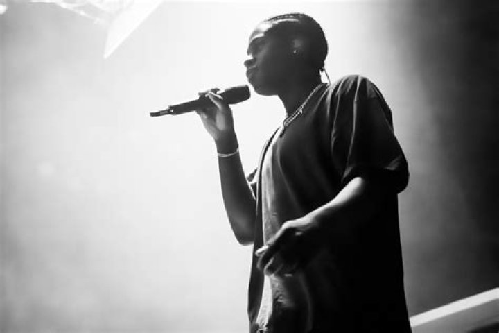 Daniel Caesar on stage