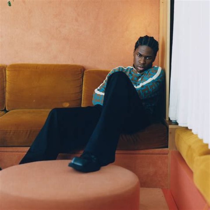 Daniel Caesar — PICS