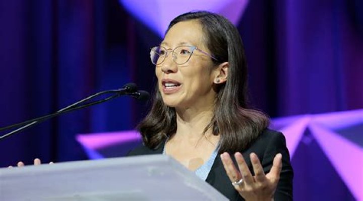 Dr. Leana Wen Talks To A Colleague