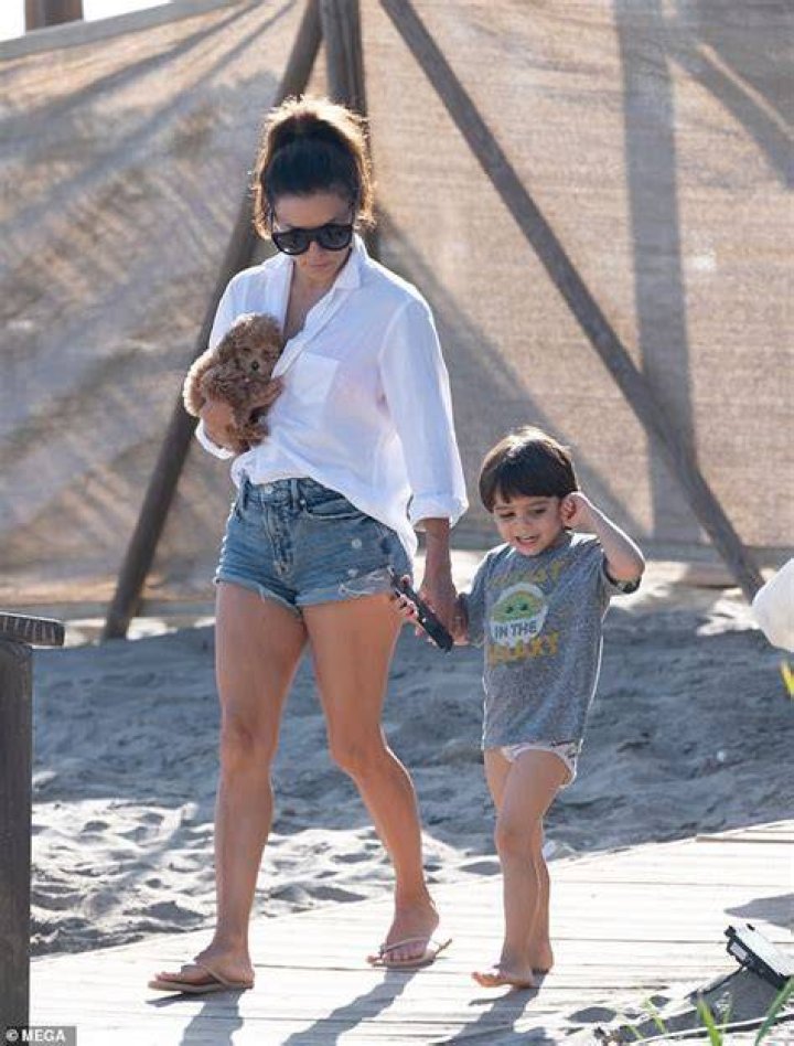 Eva Longoria hits the beach with her husband Jos&eacute; Bast&oacute;n and their 4 year old son Santiago Enrique Bast&oacute;n while on vacation in Marbella, Spain **SPECIAL INSTRUCTIONS*** Please pixelate children's faces before publication.***. 15 Oct 2022 Pictured: Eva Longoria hits the beach with Jos&eacute; Bast&oacute;n and their 4 year old son Santiago Enrique Bast&oacute;n while on vacation in Marbella, Spain. Photo credit: MEGA TheMegaAgency.com +1 888 505 6342 (Mega Agency TagID: MEGA907858_019.jpg) [Photo via Mega Agency]