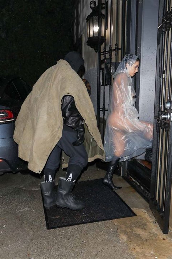 Los Angeles, CA - *EXCLUSIVE* - Reality star Blac Chyna suits up in a black pantsuit and small chic handbag as she makes her way to court to face off against the Kardashians. The former exotic dancer is suing the Kardashian-Jenners for $108 million in damages claiming they unfairly trash-talked her to E! Network executives five years ago, which the family denies. As part of the lawsuit, Chyna has had to defend herself against accusations that she was physically abusive to her then-fiance. Pictured: Blac Chyna BACKGRID USA 25 APRIL 2022 USA: +1 310 798 9111 / UK: +44 208 344 2007 / *UK Clients - Pictures Containing Children Please Pixelate Face Prior To Publication*