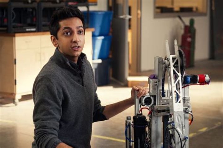 Nik Dodani As Chase