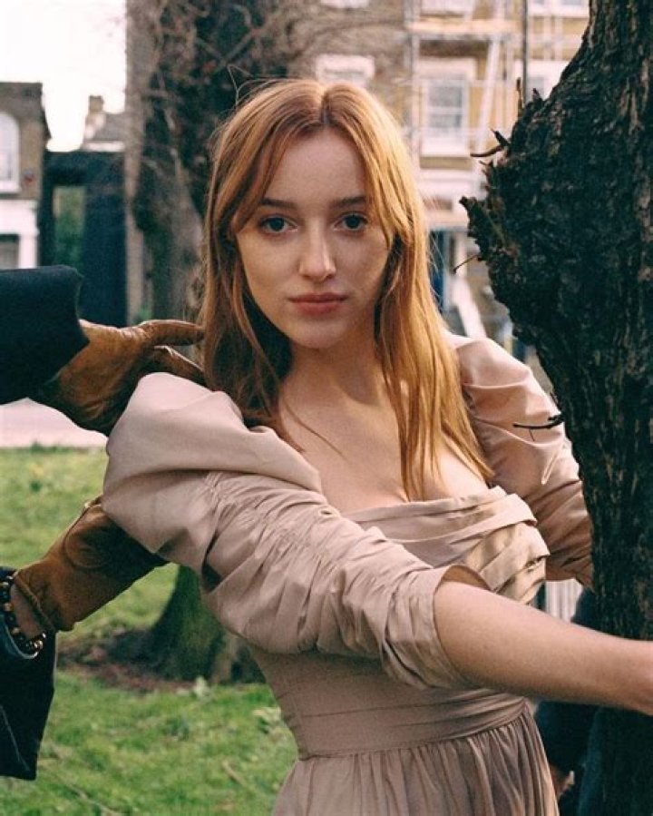 Phoebe Dynevor On Set