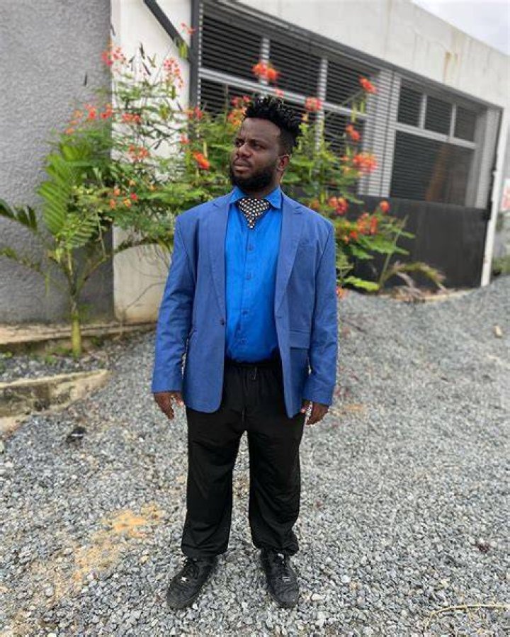 
Sabinus Meets Look-Alike 
