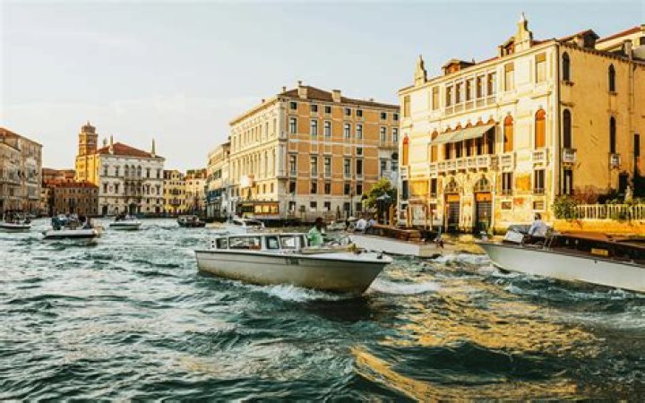 Venice, ITALY - *EXCLUSIVE* - Loved-up pair Zendaya and Tom Holland were seen leaving along with Zendaya's stylish Law Roach from Venice Marco Polo Airport after the couple spent a few days of romance in the city of love. American Actress Zendaya had attended the "Bulgari Mediterranea High Jewelry" event at Palazzo Ducale. Pictured: Tom Holland - Zendaya BACKGRID USA 17 MAY 2023 BYLINE MUST READ: Cobra Team / BACKGRID USA: +1 310 798 9111 / UK: +44 208 344 2007 / *UK Clients - Pictures Containing Children Please Pixelate Face Prior To Publication*